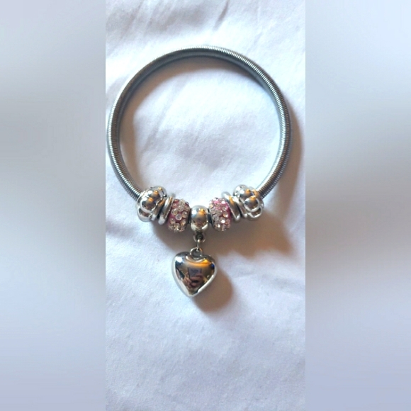 Heart charm bracelet 3/$25 - Picture 1 of 4